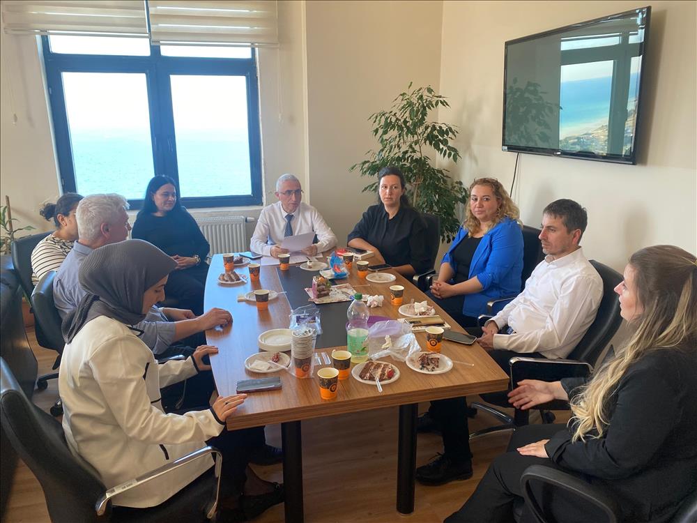 Personel Daire Başkanlığında Doğum Günü Kutlaması ve Kurumsal Akreditasyon Değerlendirme Toplantısı Gerçekleştirildi